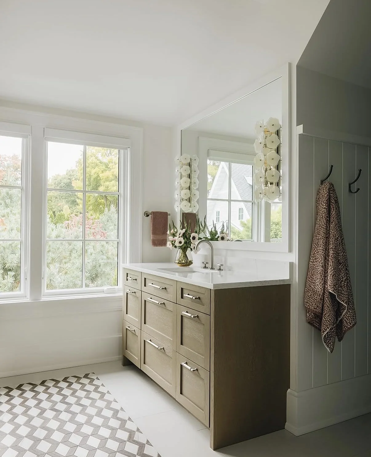 Lakeside Retreat project image 7